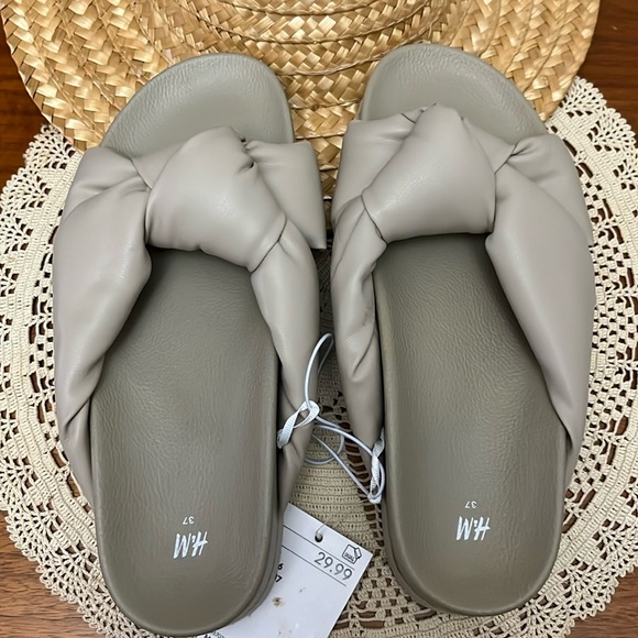 H&M Slides and Wallet Bundles - Picture 3 of 11